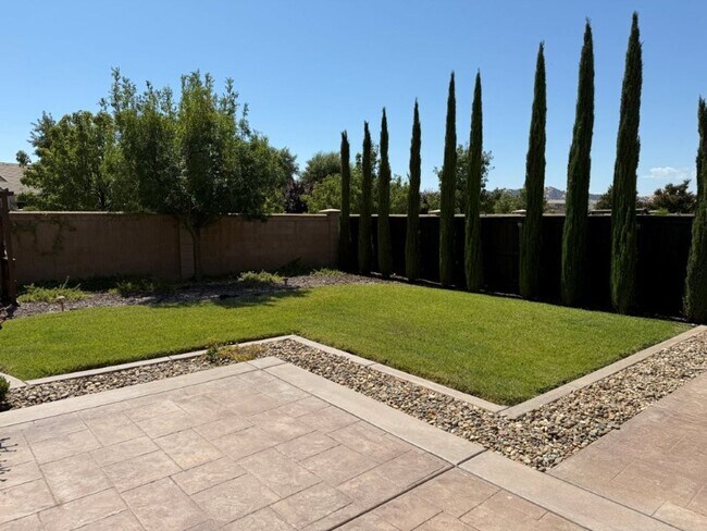 Building Photo - Newer Modern 4 Bedroom 3.5 Bath w/ Bedroom...