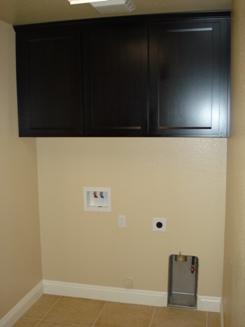 Building Photo - NICE 2 STORY 4+ BED, 3 BA, 3CAR, 3000+SQFT...