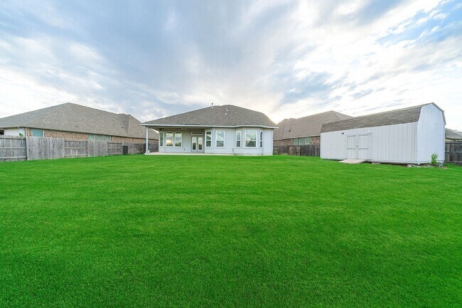 Building Photo - 830 Rench