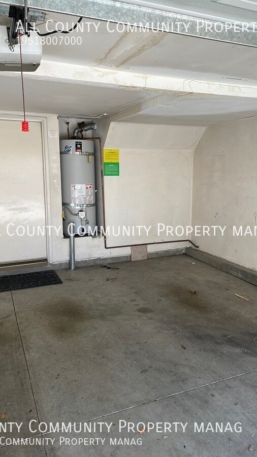 Building Photo - 1042 N Turner Ave