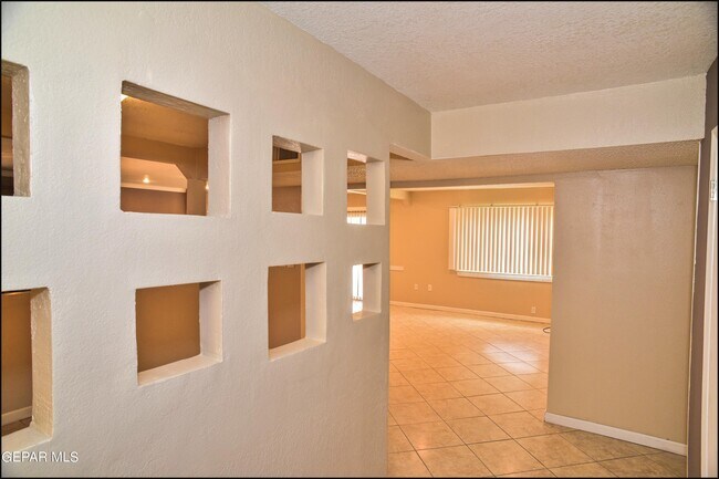 Building Photo - 10824 Pico Norte Rd