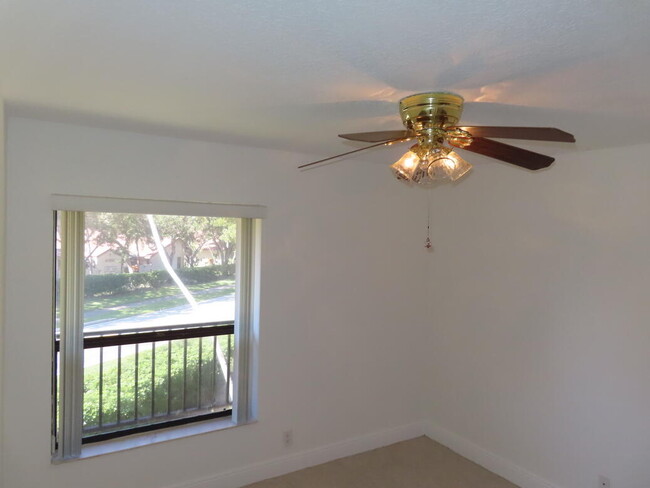 Building Photo - 2602 Carambola Cir S