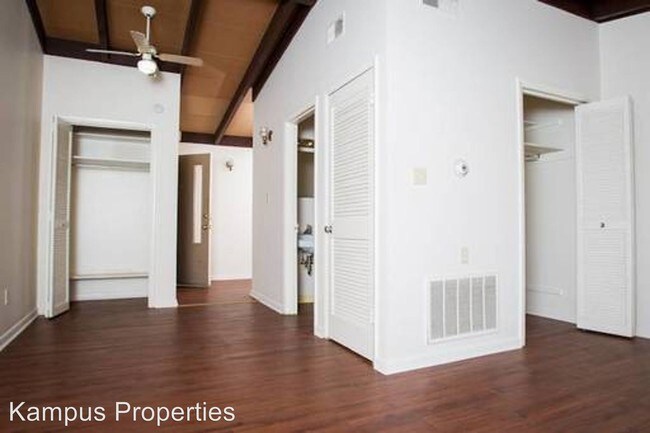 Building Photo - 336 Transylvania Park