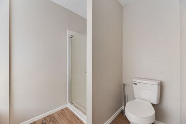 Building Photo - Beautiful newly redone single story home i...