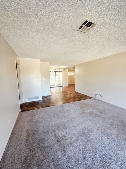 Building Photo - 924 NW Runyon Rd