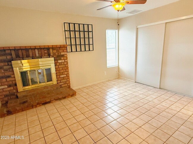 Building Photo - 716 W Nopal Pl