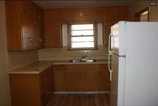 Building Photo - Jarvis Duplex