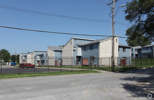Primary Photo - Parker Square Apartments