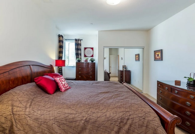 Building Photo - BRIGHT & PRIVATE, END CORNER UNIT, 2BR/2.5...