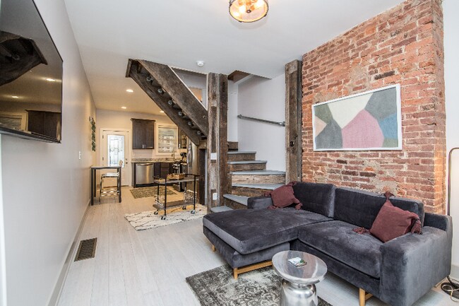 Building Photo - 146 Locarna Way