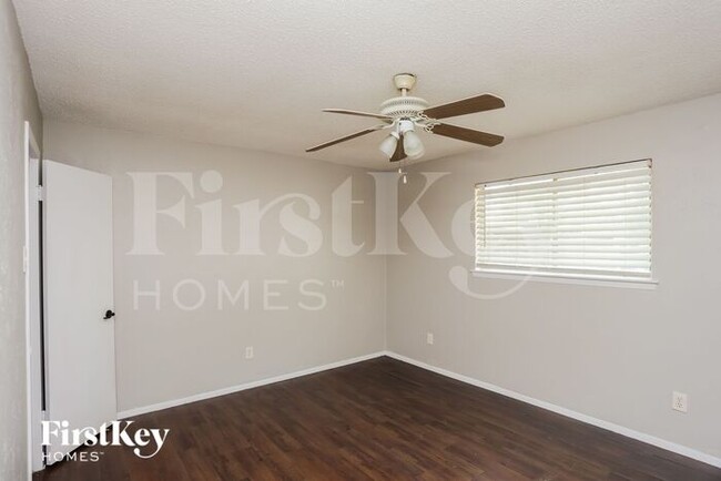 Building Photo - 908 Wandering Way Dr