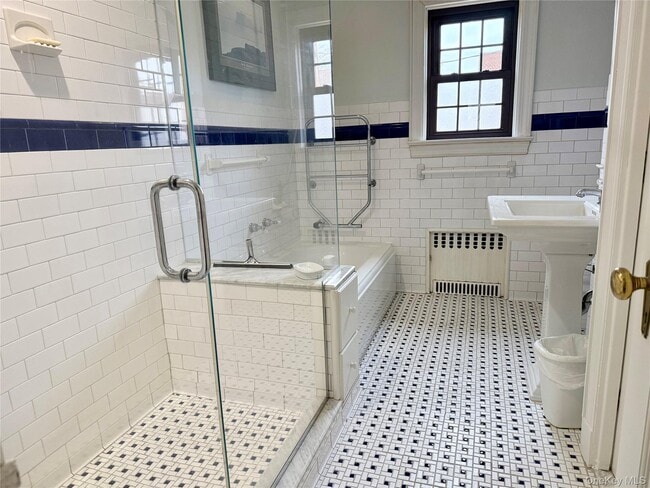 Building Photo - 404 Bauer Pl