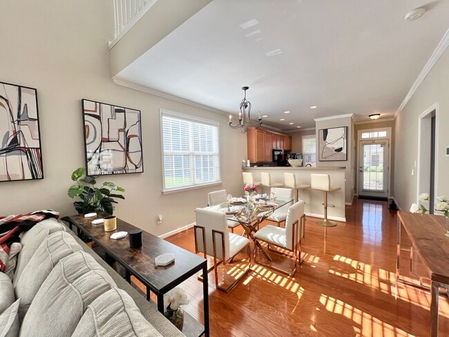 Building Photo - Beautiful 3BD, 2.5BA Raleigh Townhome in t...