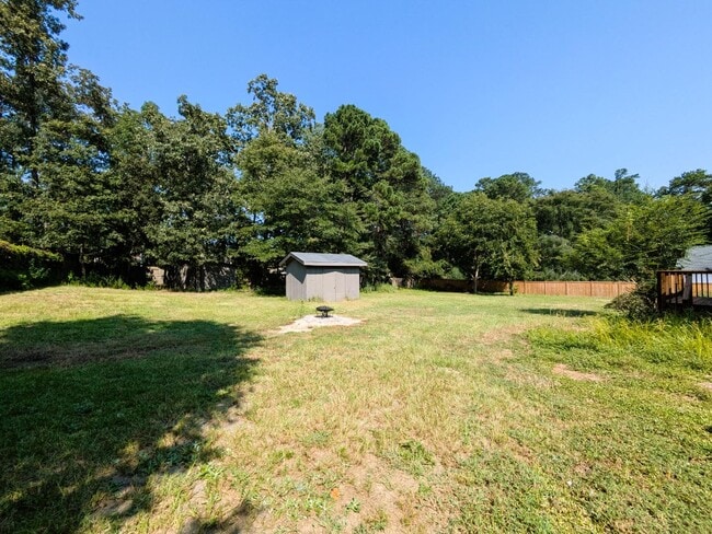 Building Photo - 929 Greenbriar Dr