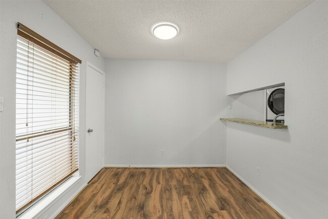 Building Photo - 2277 S Kirkwood Rd