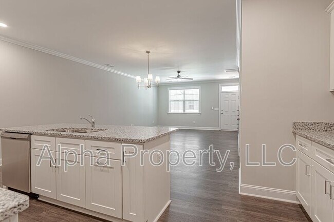 Building Photo - 105 Remount Way