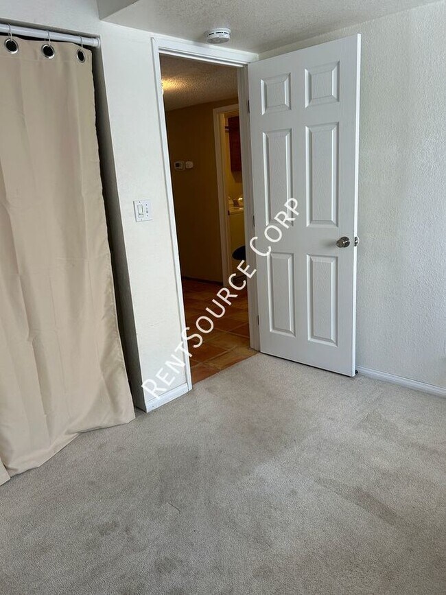 Building Photo - 4663 Cocina Ln