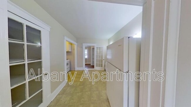 Building Photo - 566 Park Ave