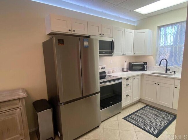 Building Photo - 2426 Suncrest Blvd