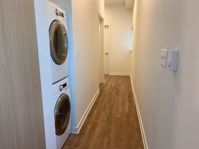 Building Photo - Modern One-Bedroom in the Heart of Wallingford!!!