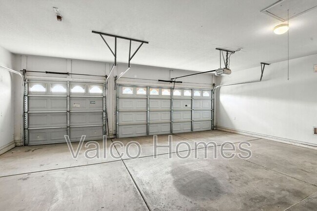Building Photo - 8338 W Rose Ln