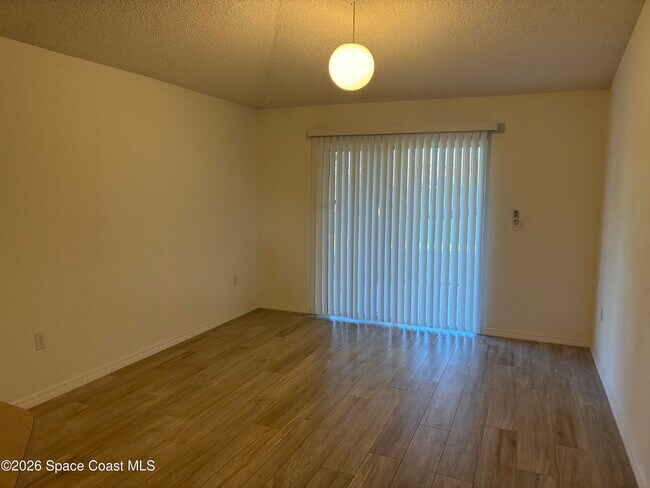 Building Photo - 1776 Vista Lake Cir