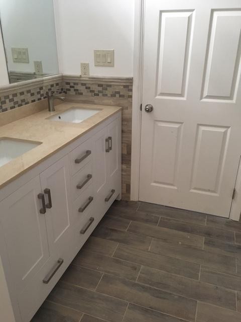 Building Photo - 905 S Curson Ave