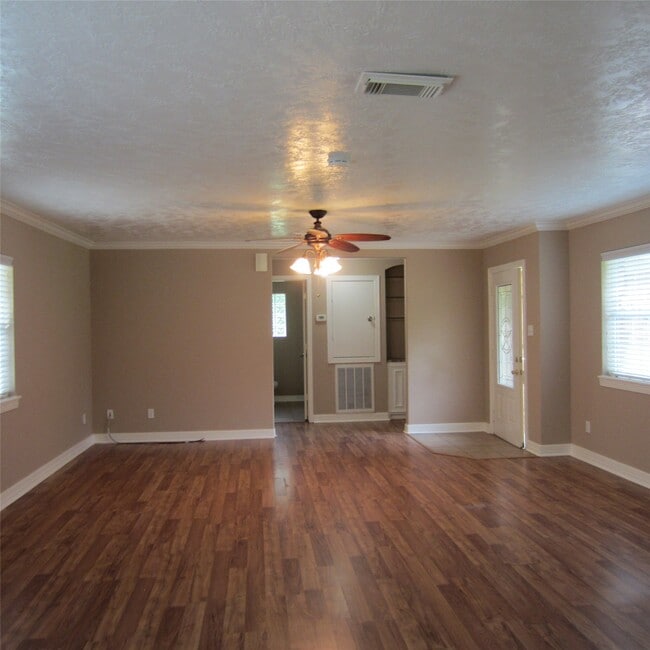 Building Photo - 18675 Ferne Dr