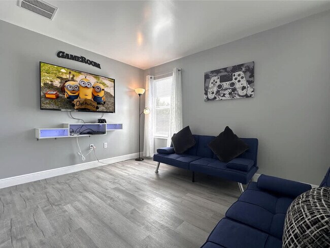 Building Photo - 421 Cabello Dr