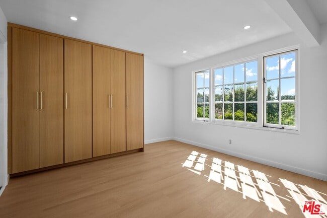 Building Photo - 9315 Lloydcrest Dr