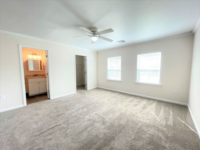 Building Photo - 114 N Maple St