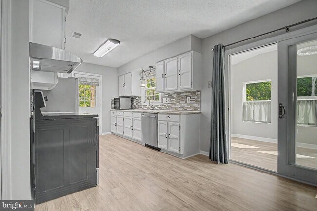 Building Photo - 2615 Point Lookout Cove