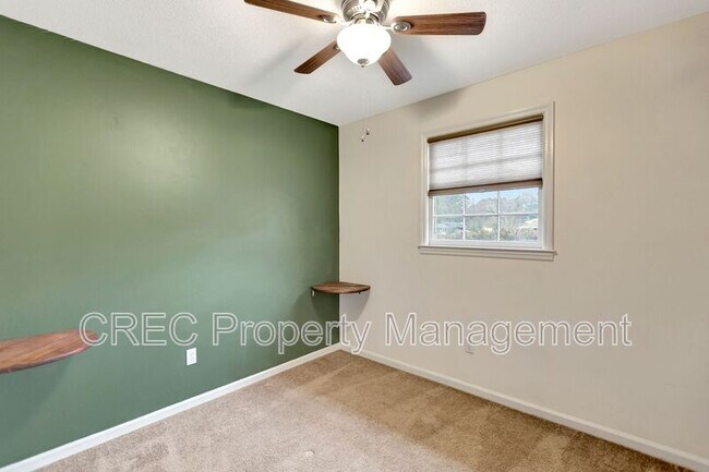 Building Photo - 122 Longleaf Dr