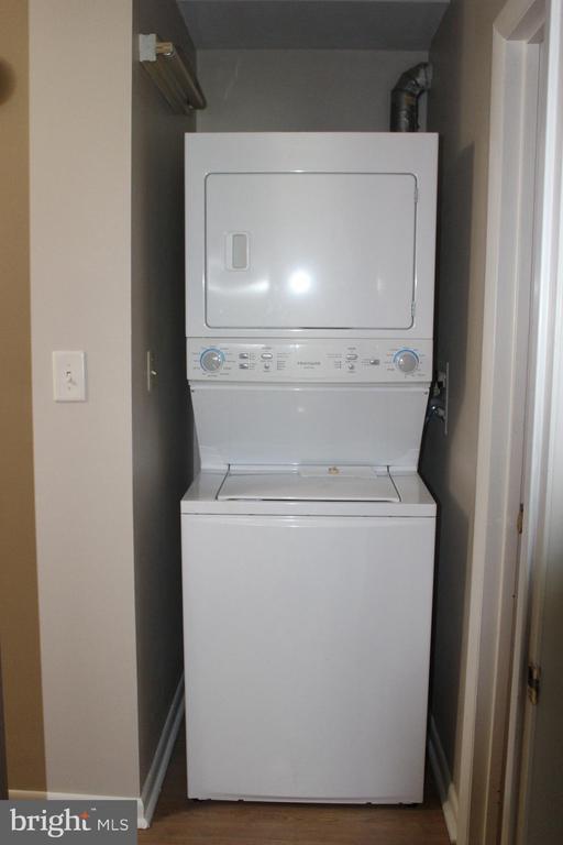Building Photo - 45 Eisenhower Dr