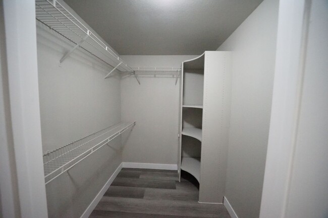 Building Photo - SHOWINGS AVAILABLE NOW