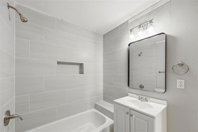 Building Photo - 2224 Poplar St