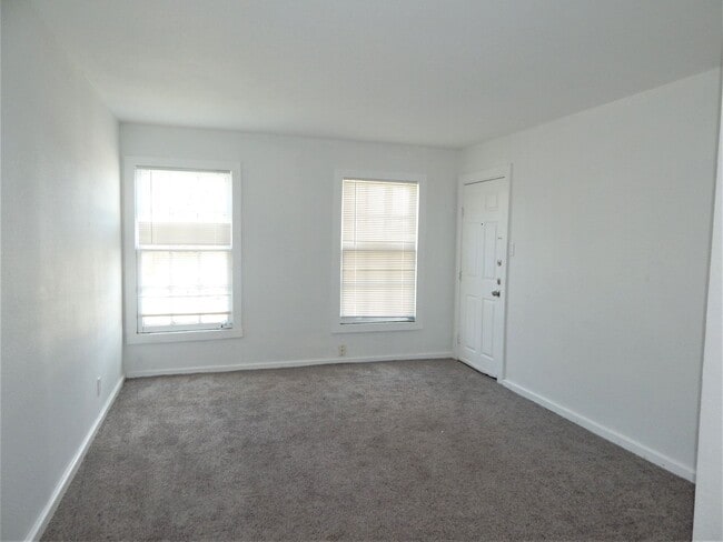 Building Photo - 638 Glazebrook St