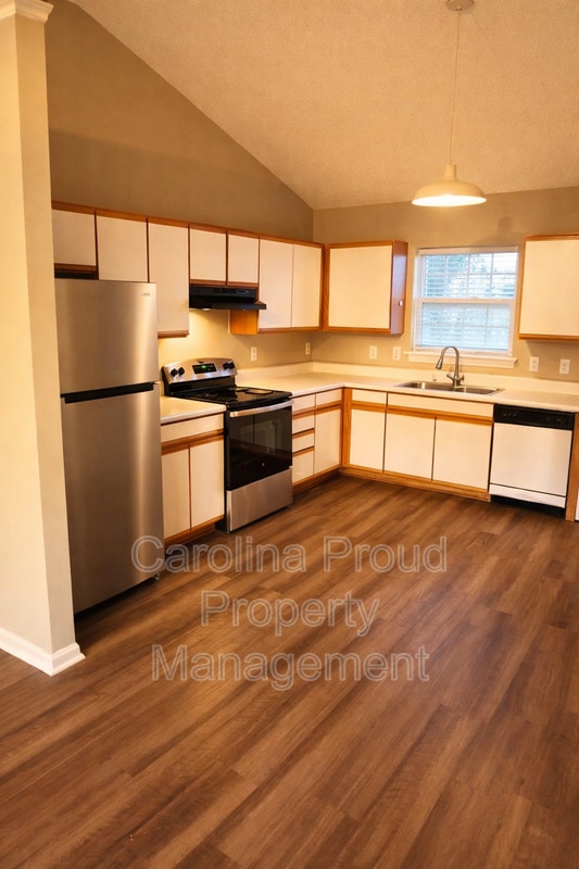 Building Photo - 2708 Bluff View Dr