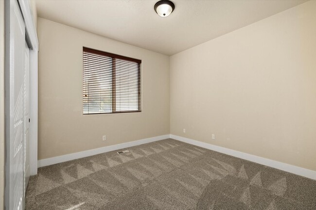 Building Photo - Spacious 5-Bedroom Home (plus bonus room) on ½ Acre in Bridgetower – Rare Meridian Rental!