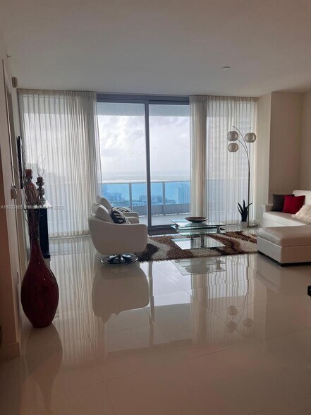 Building Photo - 200 Biscayne Boulevard Way