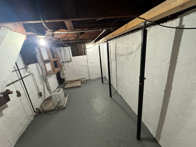 Building Photo - 3 Bedroom House