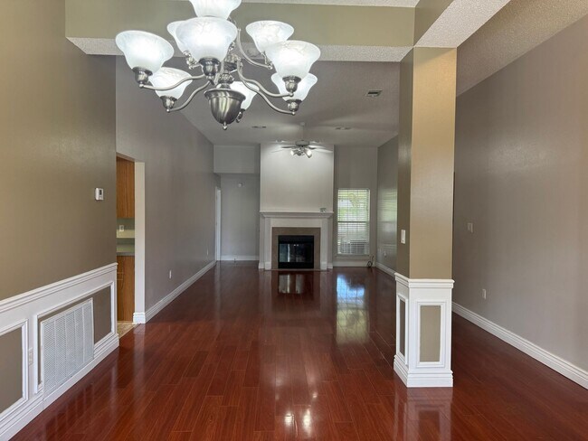 Building Photo - 4 BED / 2 BATH CENTRALLY LOCATED IN FORT WALTON BEACH