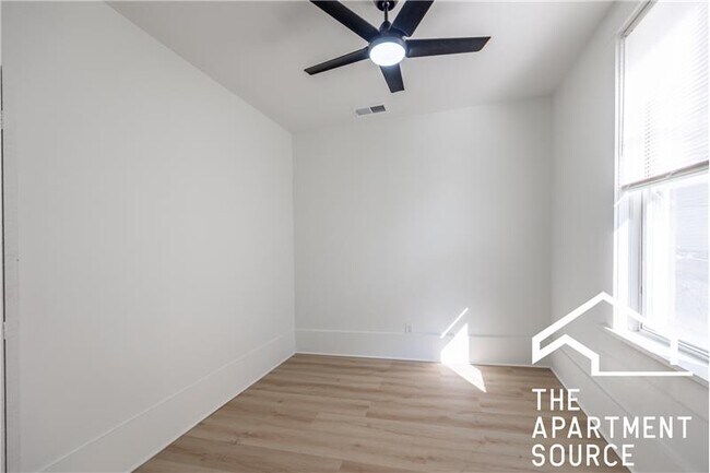 Building Photo - 2301 N Leavitt St