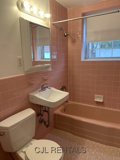 Building Photo - 67 Grove St