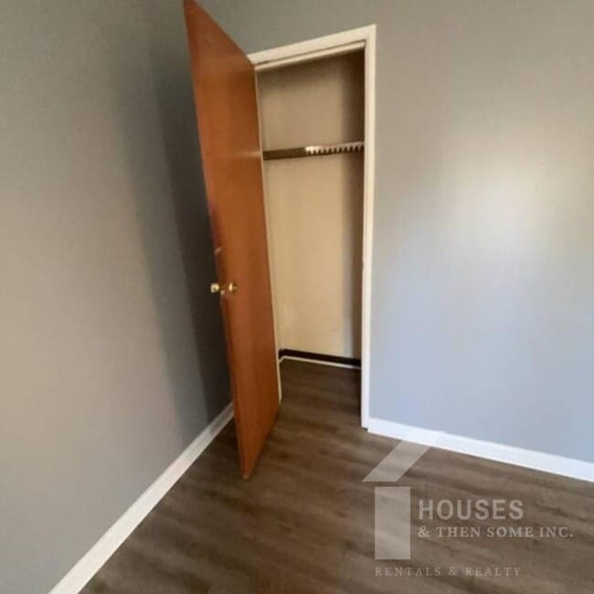 Building Photo - 113 Susan Ave