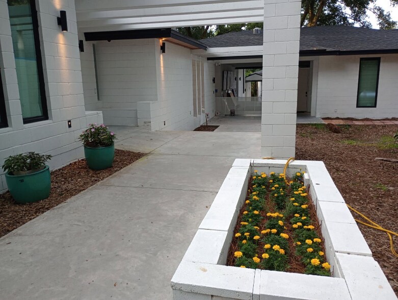 Building Photo - 2053 Carolina Ave