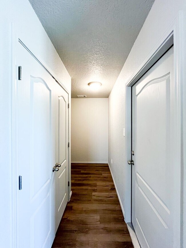 Building Photo - 1606 Risen Star Ln