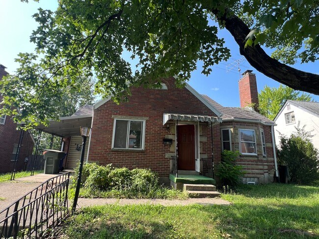Primary Photo - Charming 3-Bedrooms 1 bath with Hardwood F...