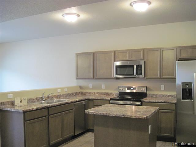Building Photo - 7724 Sand Lake Heights