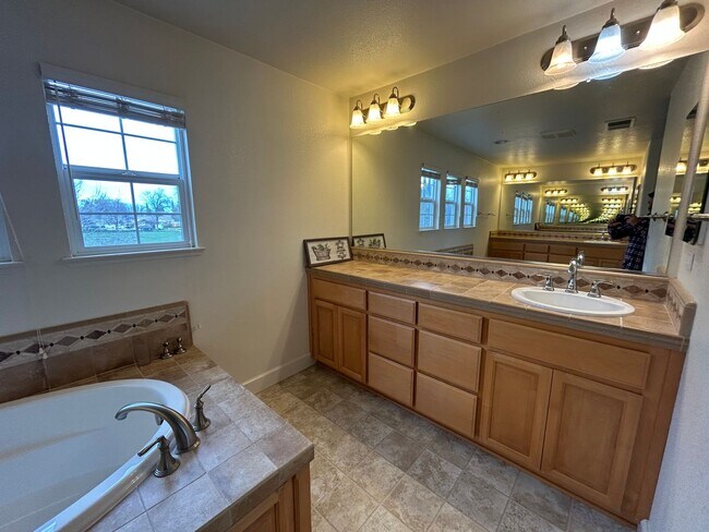 Building Photo - 1454 Azalea Dr